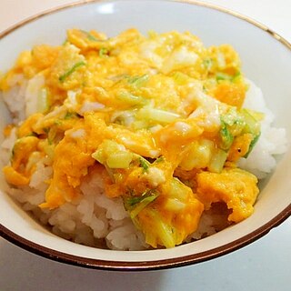 水菜と天かすの卵炒め丼